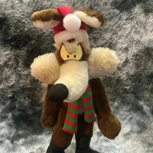 Vintage Wile E.  Coyote Plush
1997 Ace 13" With Santa Hat - Picture 10 of 16